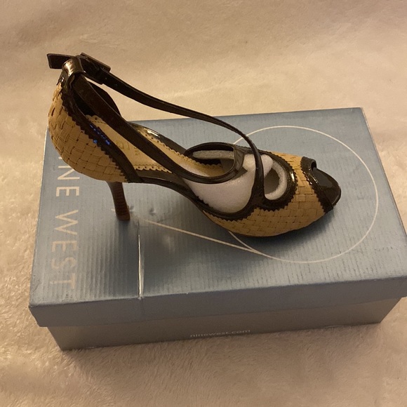 Brand new heels, never been worn - Picture 3 of 7